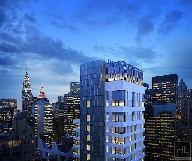301 E 50th St Unit 5B, New York City, NY 10022 - view of city skyline
