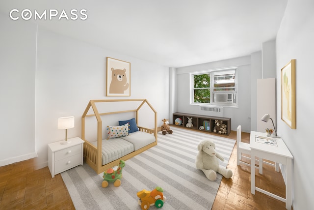 50 Sutton Pl S Unit 5E, New York City, NY 10022 - living room with hardwood / wood-style flooring and baseboards