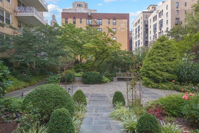 40 E 9th St Unit 9K, New York City, NY 10003 - view of property's community