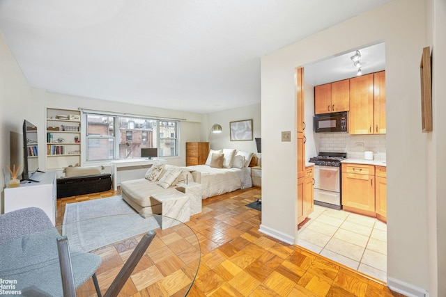 220 E 60th St Unit 4G, New York City, NY 10022 - bedroom featuring ensuite bath