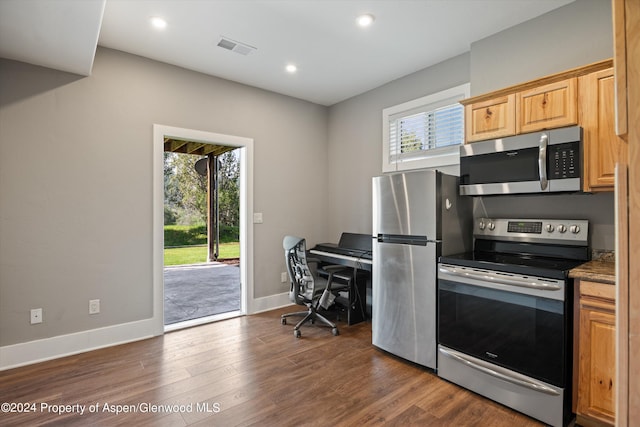 313 Cerise Ranch Rd, Carbondale, CO 81623 - kitchen with stainless steel appliances, dark wood-style flooring, baseboards, recessed lighting, and light brown cabinetry