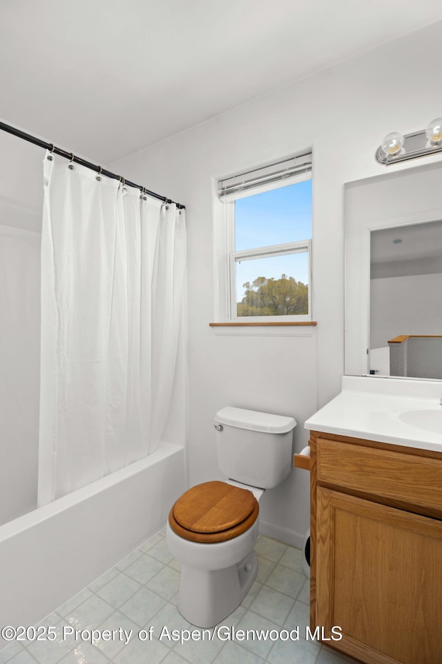 full bath featuring toilet, shower / bath combo with shower curtain, and vanity