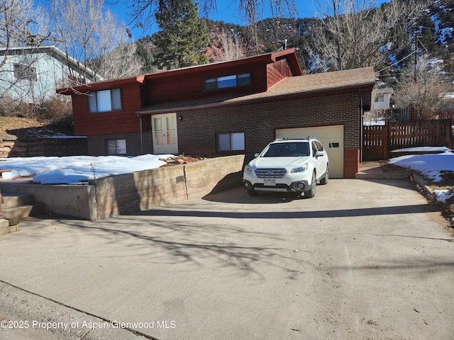 view of front property featuring a garage