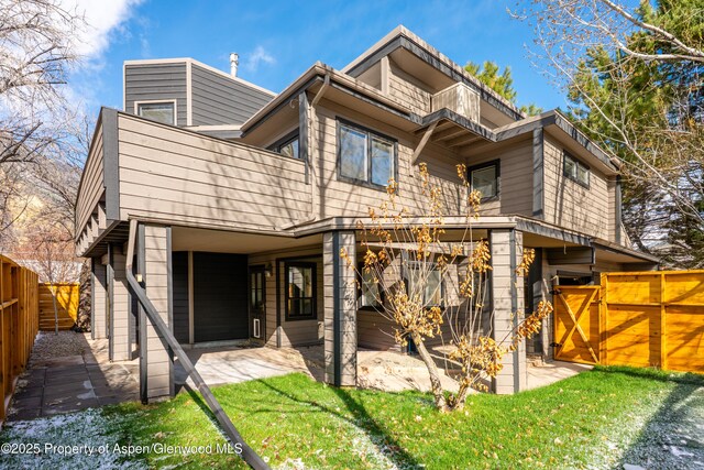 1625 Cooper Ave, Glenwood Springs, CO 81601 - view of front of home featuring a patio, a balcony, a gate, a front yard, and fence
