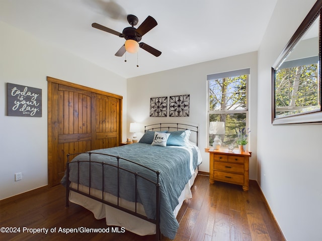 bedroom featuring baseboards, hardwood / wood-style floors, and a ceiling fan