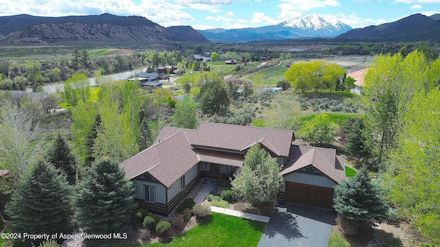 drone / aerial view featuring a mountain view