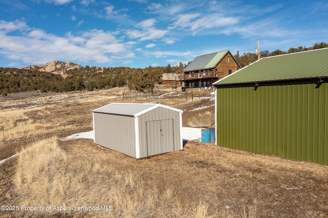 view of outdoor structure featuring an outbuilding