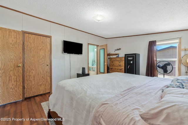 1137 Rose St, Craig, CO 81625 - bedroom featuring a textured ceiling, crown molding, and wood finished floors