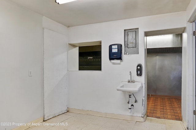 bathroom featuring sink