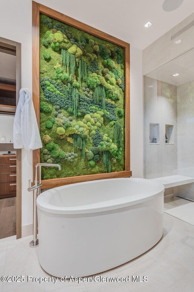 700 W Smuggler St, Aspen, CO 81611 - full bath featuring a soaking tub