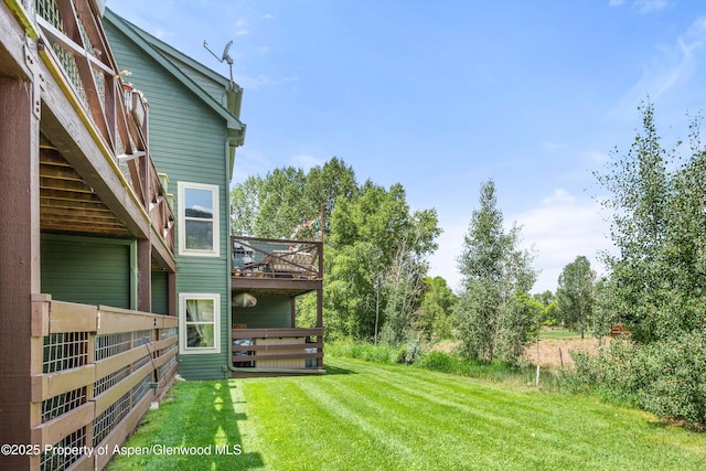 106 Lakeside Ct, Basalt, CO 81621 - view of grassy yard featuring a deck