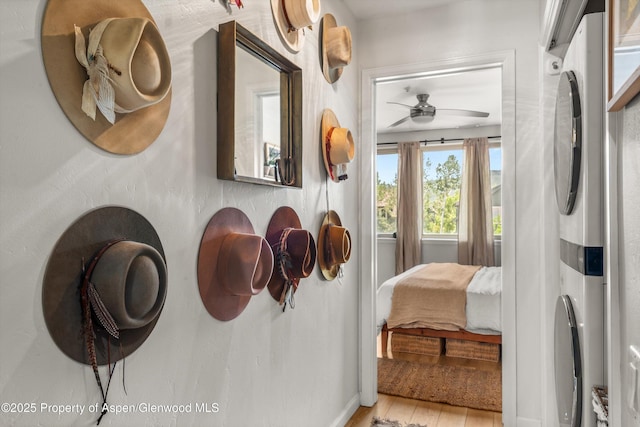 106 Lakeside Ct, Basalt, CO 81621 - detailed view of stacked washer / dryer and a ceiling fan