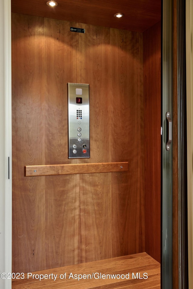 room details featuring elevator