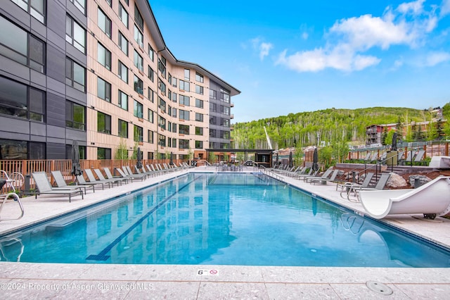 view of swimming pool