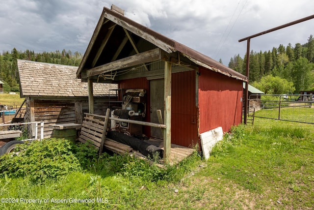 view of outbuilding