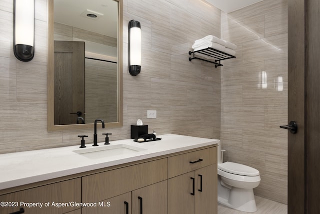 65 Wood Rd Unit 233, Snowmass Village, CO 81615 - bathroom featuring tile walls, vanity, and backsplash