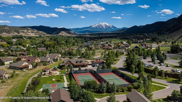 birds eye view of property featuring a mountain view