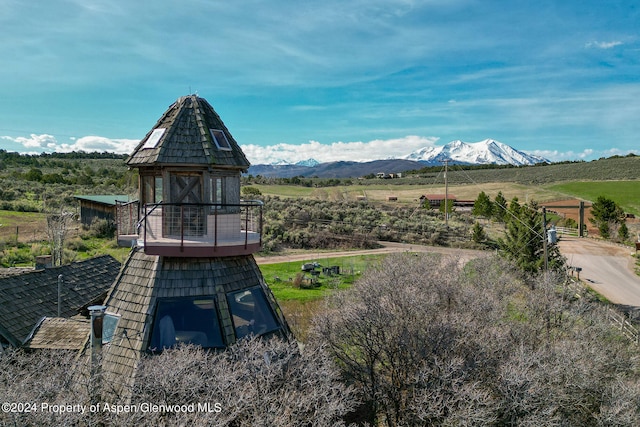 view of yard featuring a mountain view and a rural view