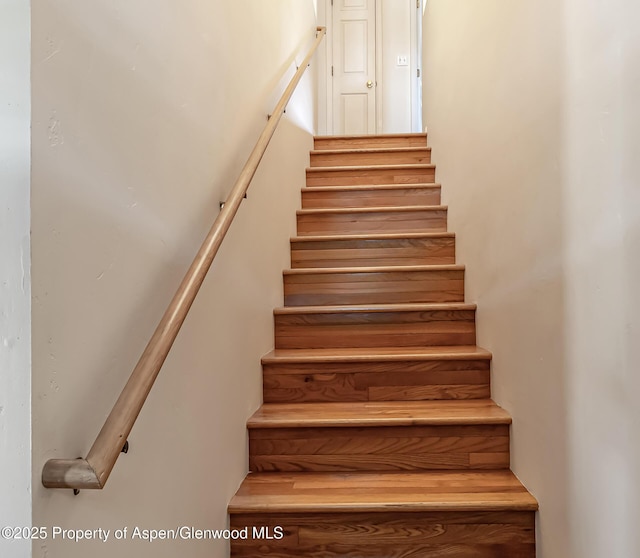2618 Apache Ct, Rifle, CO 81650 - view of staircase