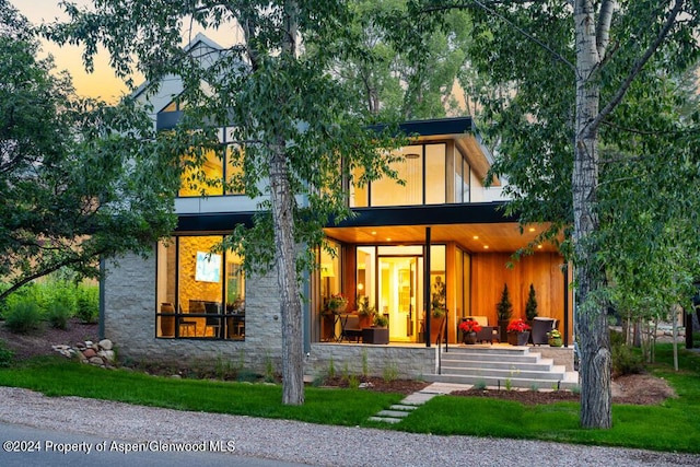 view of back house at dusk