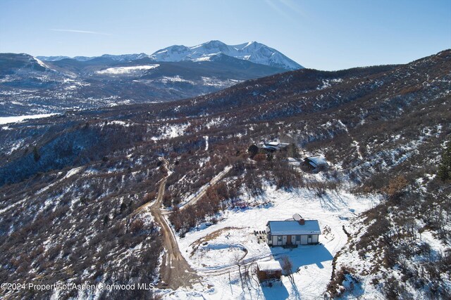 snowy aerial view featuring a mountain view