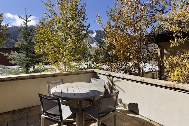 balcony with outdoor dining space