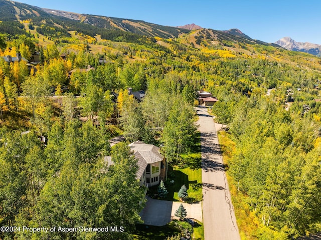 bird's eye view with a mountain view