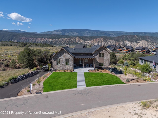 view of front of house featuring a mountain view and a front yard