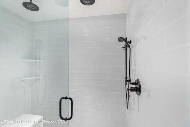 interior details with a tile shower