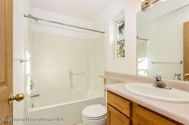 1608 Crawford Way, Glenwood Springs, CO 81601 - full bath featuring toilet, vanity, and shower / tub combination