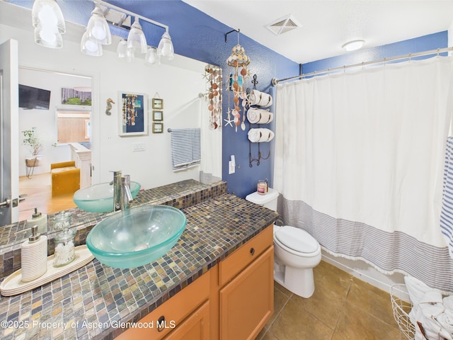 full bathroom featuring toilet, visible vents, tile patterned flooring, vanity, and shower / bath combo