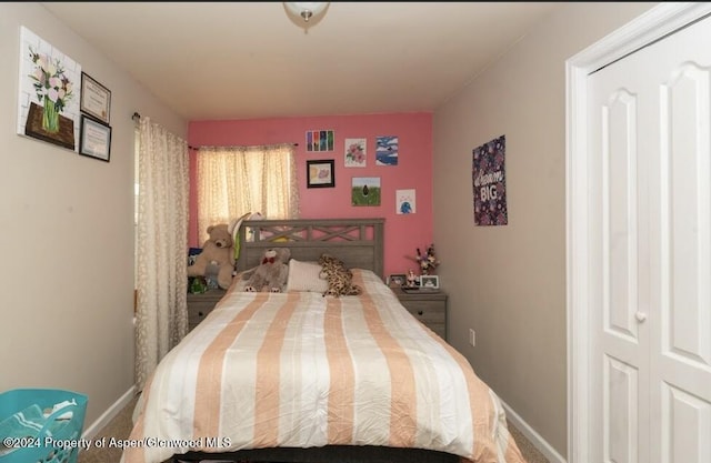 bedroom featuring carpet flooring