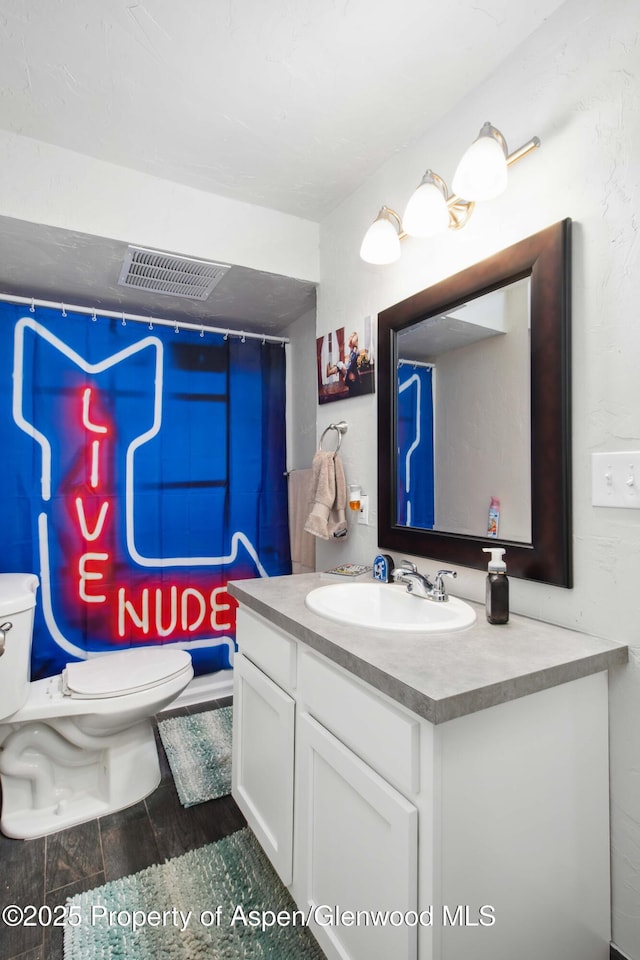 10 Spruce Ct, Parachute, CO 81635 - bathroom with vanity, a shower with curtain, and wood finished floors