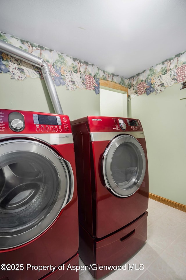 laundry area featuring washing machine and dryer, laundry area, and baseboards