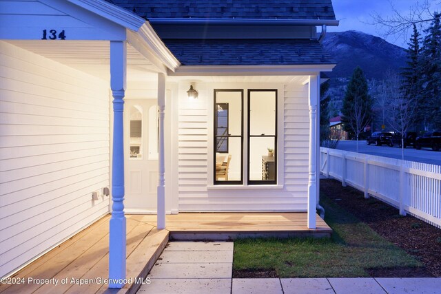 property entrance featuring a mountain view