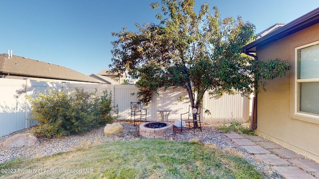 view of yard with a fire pit