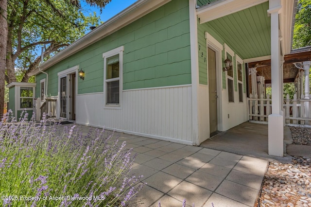727 Bennett Ave, Glenwood Springs, CO 81601 - view of side of home featuring a porch