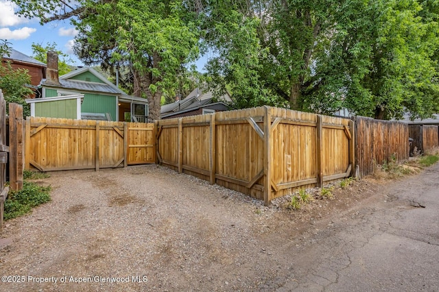 727 Bennett Ave, Glenwood Springs, CO 81601 - fenced backyard featuring a gate