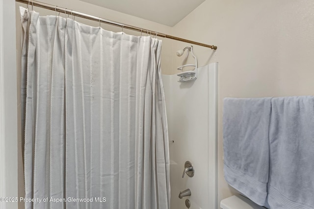 full bath featuring toilet and shower / tub combo