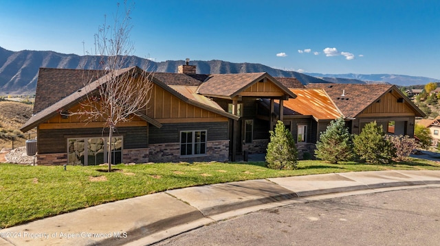 view of front facade with a mountain view and a front lawn