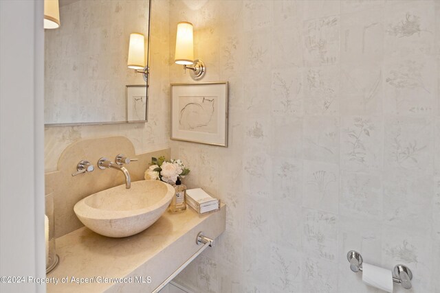 bathroom featuring sink