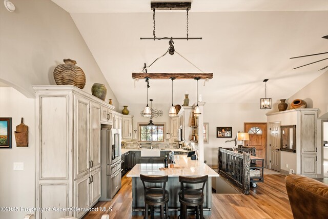 dining space featuring vaulted ceiling, dark hardwood / wood-style flooring, and a notable chandelier