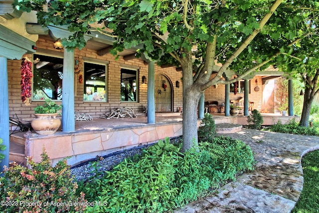 property entrance featuring covered porch