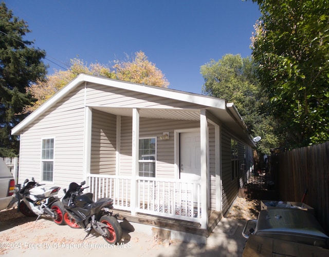 view of front of house featuring a porch