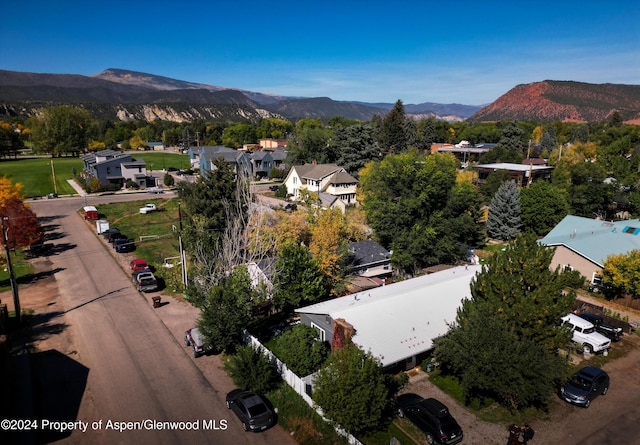 birds eye view of property featuring a mountain view