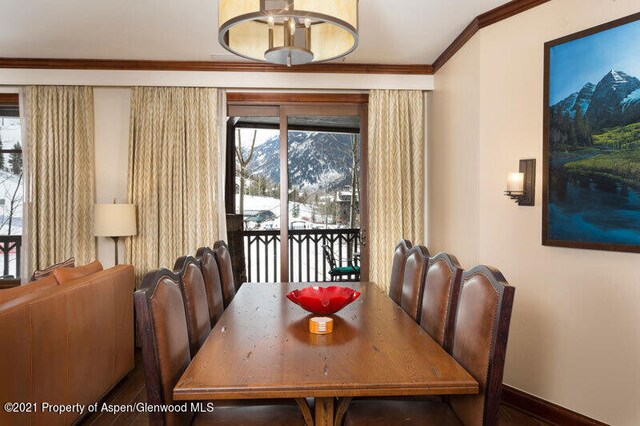 dining area with ornamental molding and baseboards