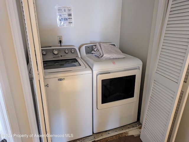 clothes washing area with washing machine and clothes dryer