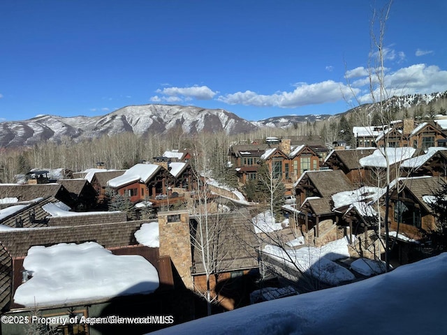 property view of mountains featuring a residential view