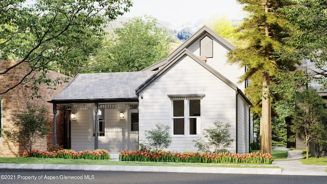 view of front facade with covered porch