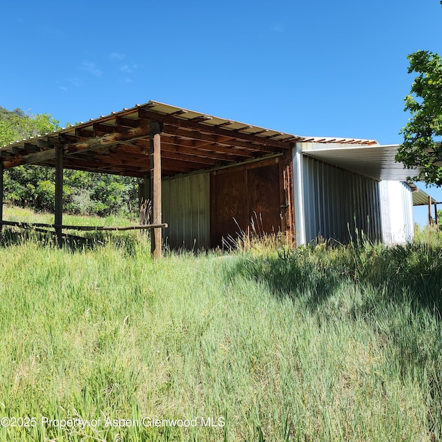 view of pole building featuring a carport